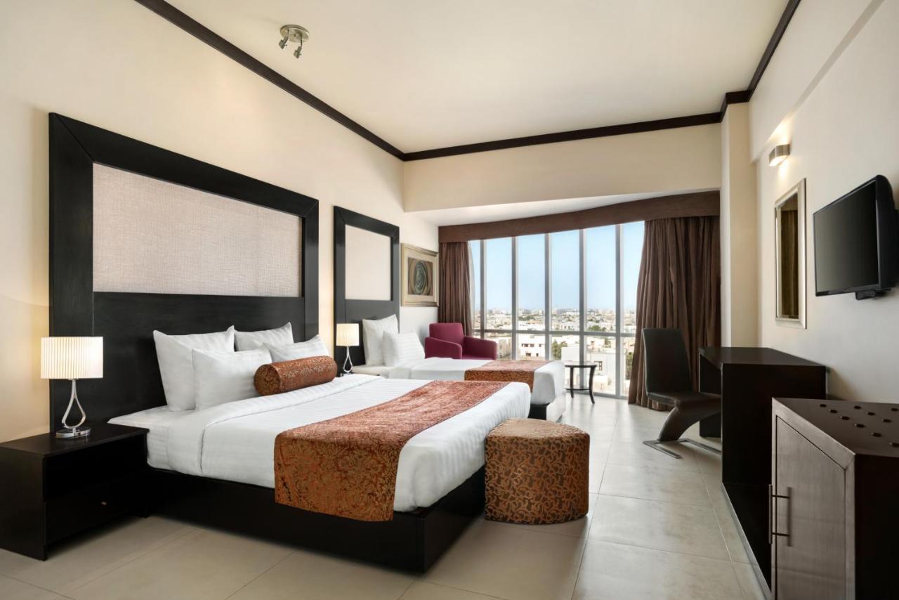 Hotel Ramada By Wyndham Karachi Creek Esterno foto